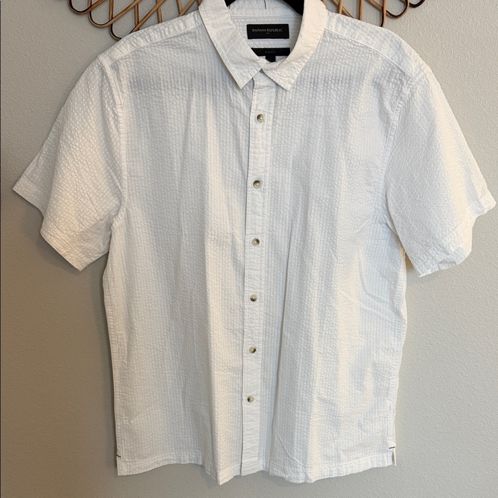 NWOT Banana Republic White Short-Sleeve Textured Button-Down Shirt